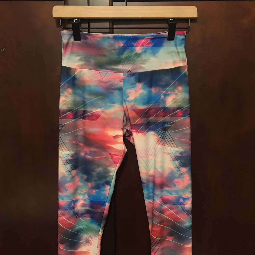 Onzie "Pink Clouds" Capri Leggings